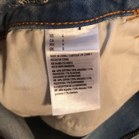 American Eagle Light Wash Denim Shorts - Picture 3 of 3